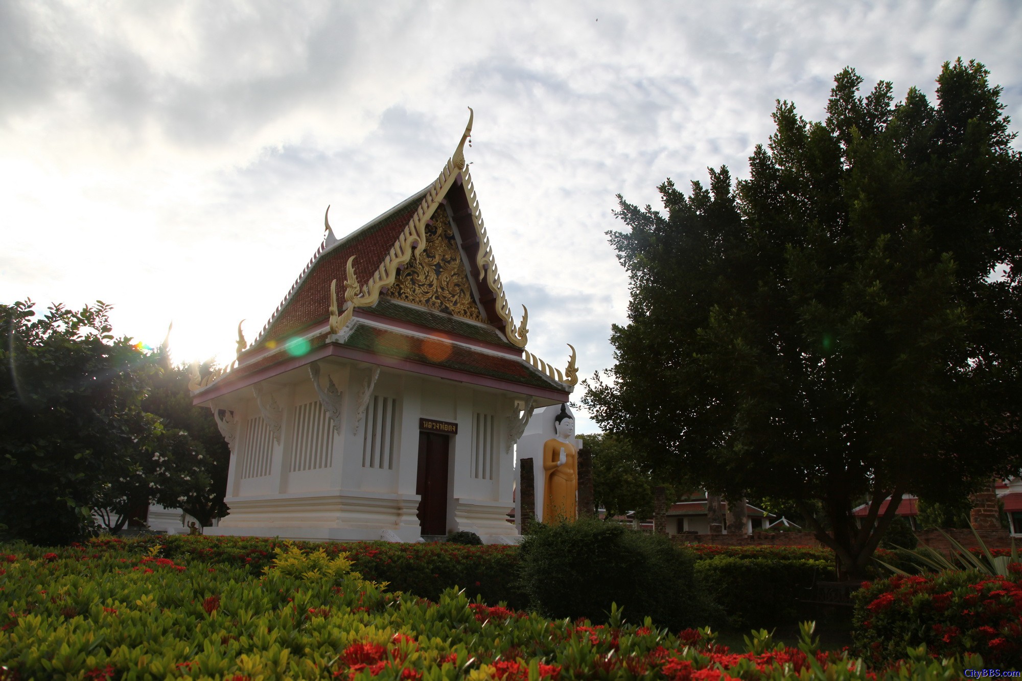彭世洛(Phitsanulok)斯吗哈搭寺,当地称为Wat Yai(大庙) 彭世洛(Phitsanulok)斯吗哈搭寺,当地称为Wat Yai(大庙)