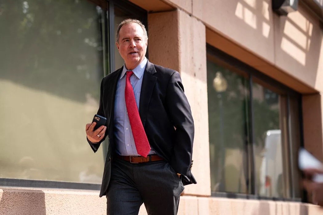 加利福尼亚州民主党众议员亚当·希夫周三呼吁拜登总统退出竞选